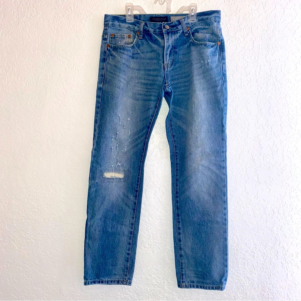 aeropostale women jeans distressed, relaxed, slim straight. Size 31/30.
